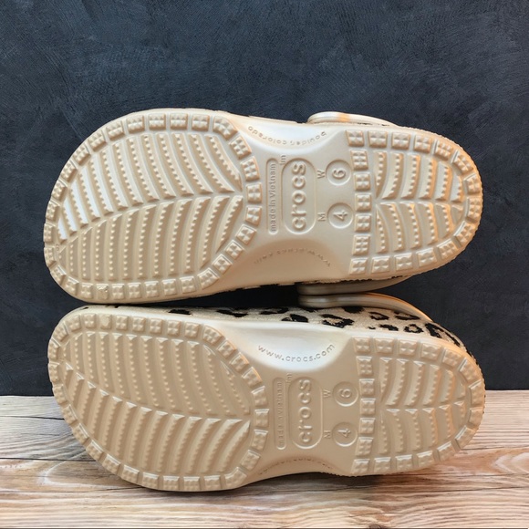 Crocs Classic Leopard Print Clog - Picture 12 of 16